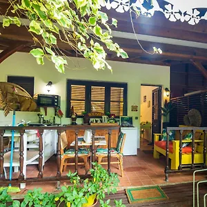 Martinique Treehouse Lodge Canton Suisse